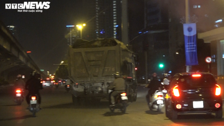 Kinh hãi xe quá khổ, quá tải hoành hành từ nội đô đến ngoại thành Hà Nội - 2