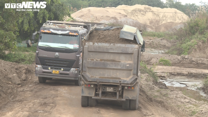 Kinh hãi xe quá khổ, quá tải hoành hành từ nội đô đến ngoại thành Hà Nội - 6