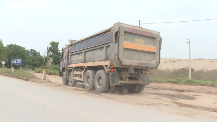 Kinh hãi xe quá khổ, quá tải hoành hành từ nội đô đến ngoại thành Hà Nội - 5