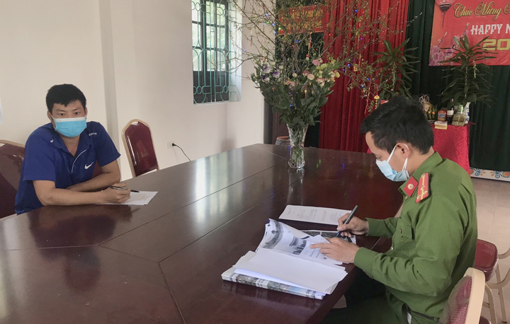 Đăng tin sai sự thật suất ăn trong khu cách ly, thanh niên bị phạt 5 triệu đồng - 1