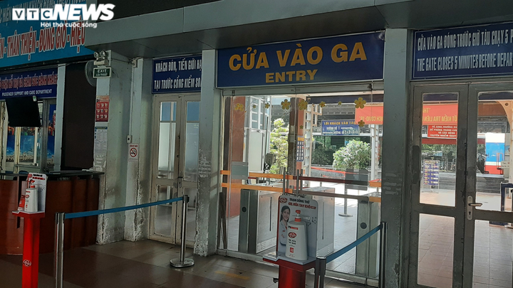 Ảnh: Ga Sài Gòn đìu hiu sau Tết, hành khách bịt kín khẩu trang - 6