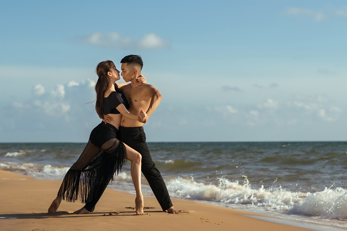 Khánh Thi kể chuyện suy sụp, lang thang ngoài đường khi mới yêu Phan Hiển - 2