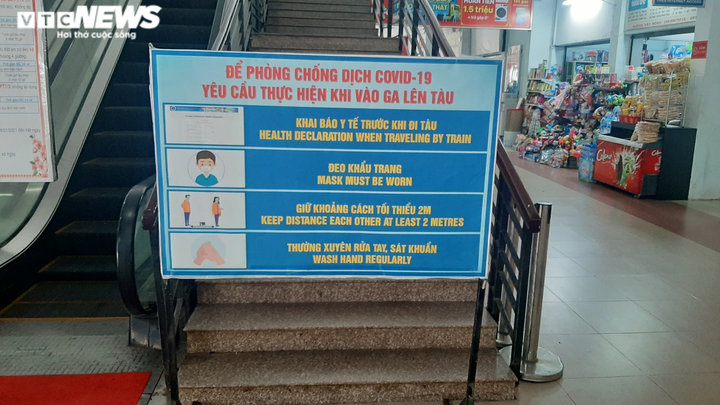 Ảnh: Ga Sài Gòn đìu hiu sau Tết, hành khách bịt kín khẩu trang - 7