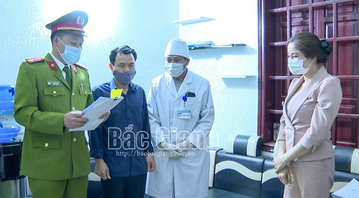 Trục lợi 200 triệu đồng bảo hiểm y tế, giám đốc và 2 nhân viên bị khởi tố - 1