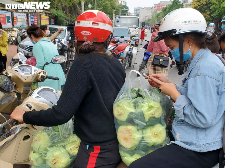 Người Bắc Ninh 'giải cứu' 5,5 tấn nông sản Hải Dương chỉ trong 1 giờ - 8