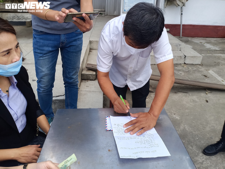 Ảnh: Ông Đoàn Ngọc Hải quyên góp được 170 triệu đồng cho người nghèo - 12