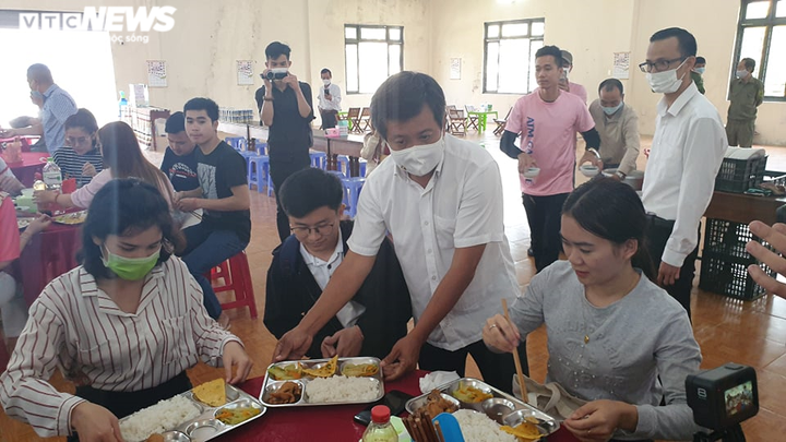 Ảnh: Ông Đoàn Ngọc Hải quyên góp được 170 triệu đồng cho người nghèo - 10