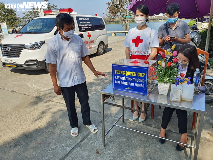 Ảnh: Ông Đoàn Ngọc Hải quyên góp được 170 triệu đồng cho người nghèo - 2