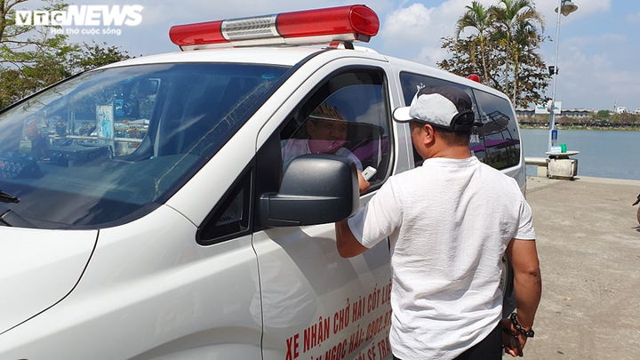 Ảnh: Ông Đoàn Ngọc Hải quyên góp được 170 triệu đồng cho người nghèo - 4