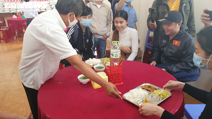 Ảnh: Ông Đoàn Ngọc Hải quyên góp được 170 triệu đồng cho người nghèo - 9