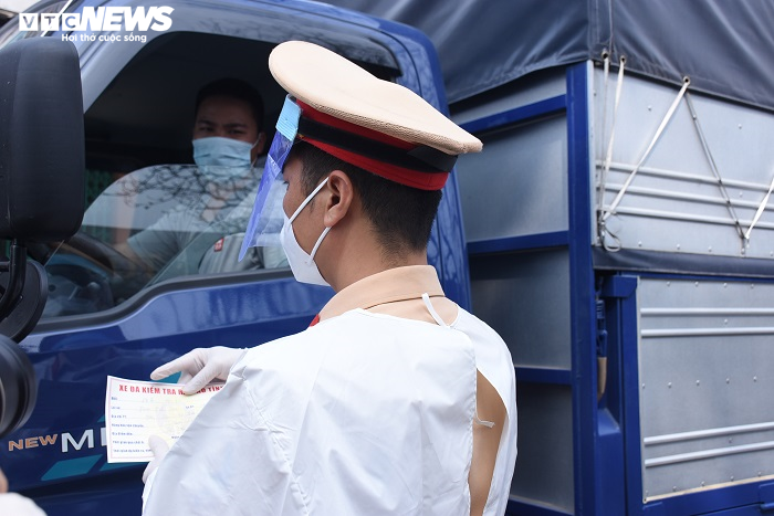 Ảnh: 'Quốc lộ tử thần' vắng vẻ chưa từng thấy trong đại dịch COVID-19 - 8