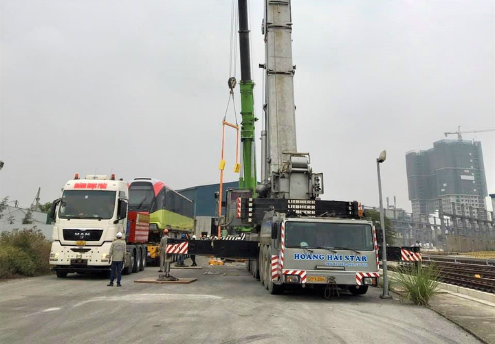 Ảnh: Đoàn tàu thứ 3 tuyến metro Nhổn - ga Hà Nội được đặt lên đường ray - 8