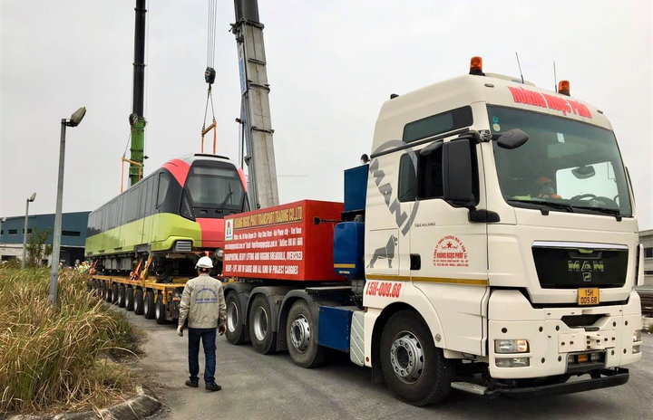 Ảnh: Đoàn tàu thứ 3 tuyến metro Nhổn - ga Hà Nội được đặt lên đường ray - 1