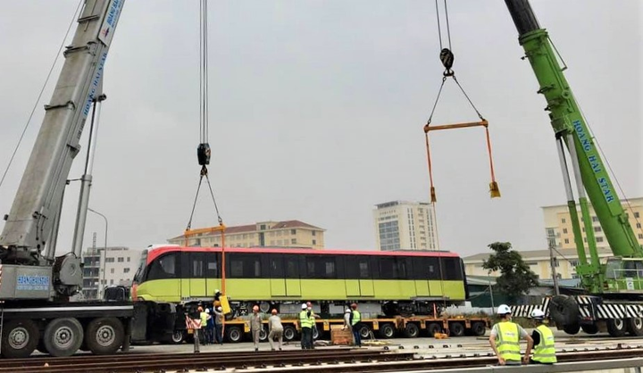 Ảnh: Đoàn tàu thứ 3 tuyến metro Nhổn - ga Hà Nội được đặt lên đường ray - 5