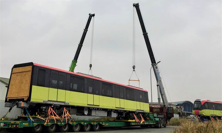 Ảnh: Đoàn tàu thứ 3 tuyến metro Nhổn - ga Hà Nội được đặt lên đường ray - 7