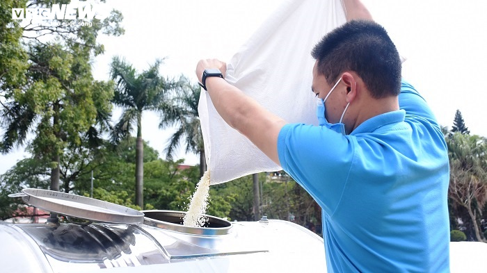 Ảnh: Hải Dương lắp đặt cây 'ATM gạo' miễn phí đầu tiên - 3