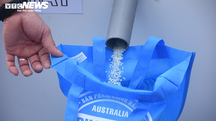 Ảnh: Hải Dương lắp đặt cây 'ATM gạo' miễn phí đầu tiên - 2