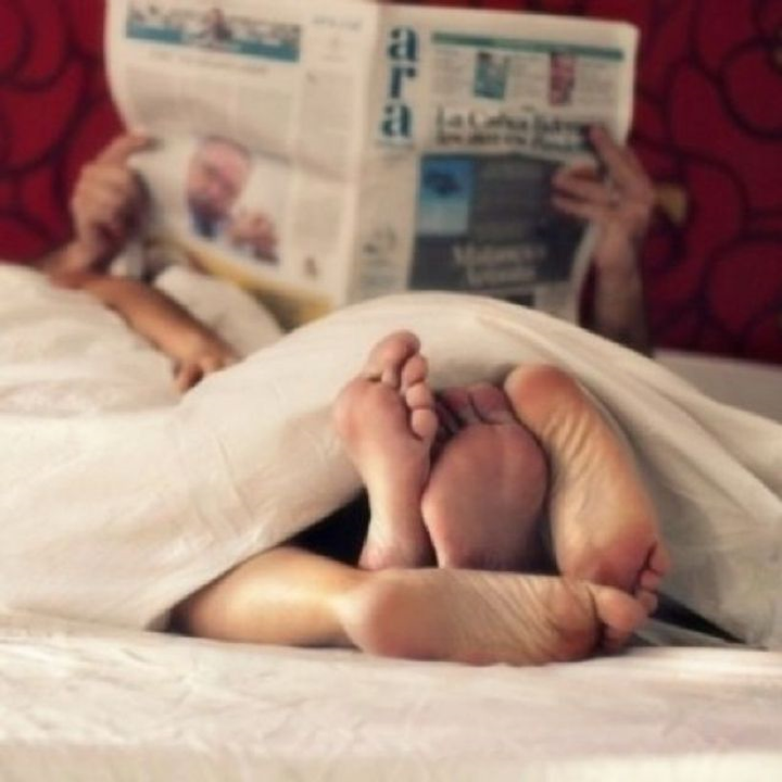 Trắc nghiệm vui đoán tính cách: Bạn đi tất hay để chân trần khi ngủ? - 2