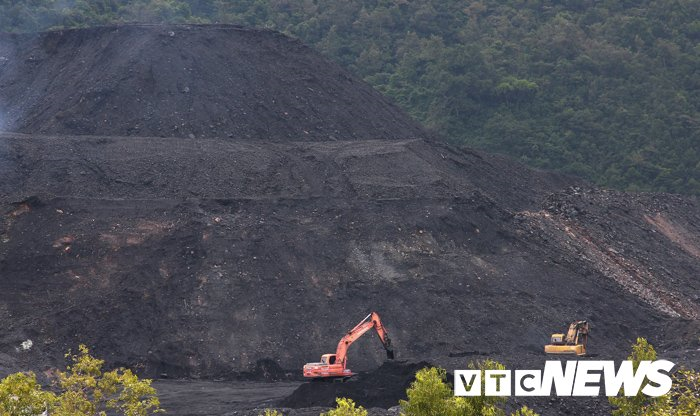 Triệt phá đường dây khai thác than trái phép hơn 200 tỷ đồng ở Quảng Ninh - 1