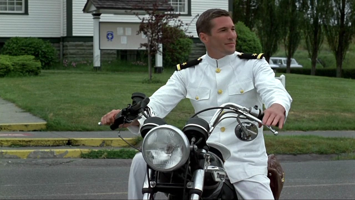 Vì sao đàn ông lại quyến rũ 'chết người' khi mặc quân phục? - 2