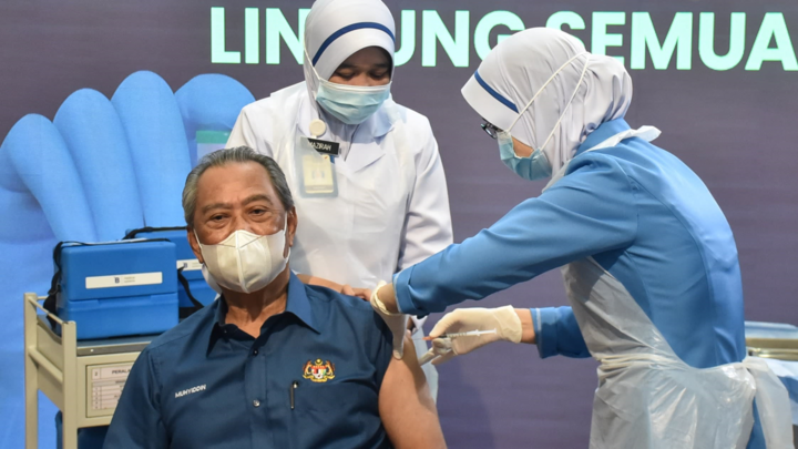 Thủ tướng Malaysia tiêm vaccine COVID-19 - 1