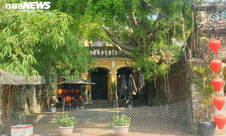 Nhiều ngày ngóng mỏi mắt không có một khách, chủ nhà hàng đóng cửa chờ hết dịch - 3