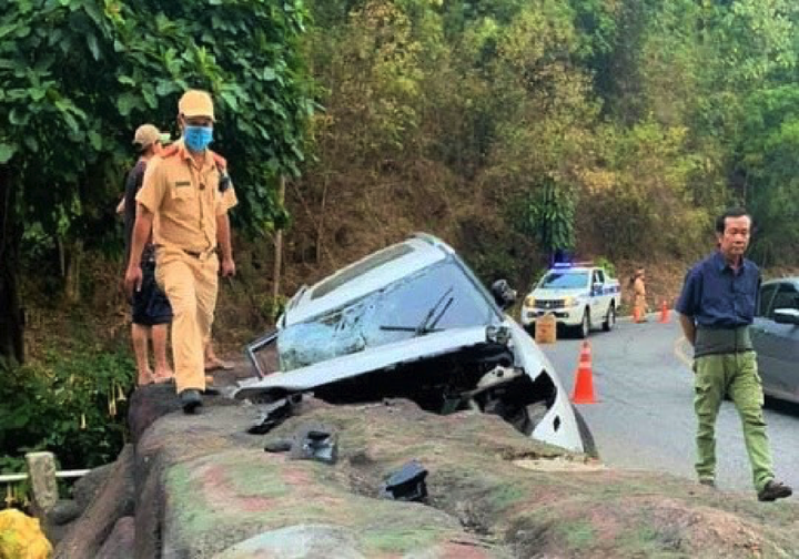 Ô tô gặp nạn trên đèo Bảo Lộc, gia đình 4 người thương vong - 1