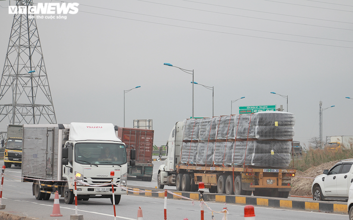 Ảnh: Xe chở hàng từ Hải Dương nườm nượp vào Hải Phòng - 10