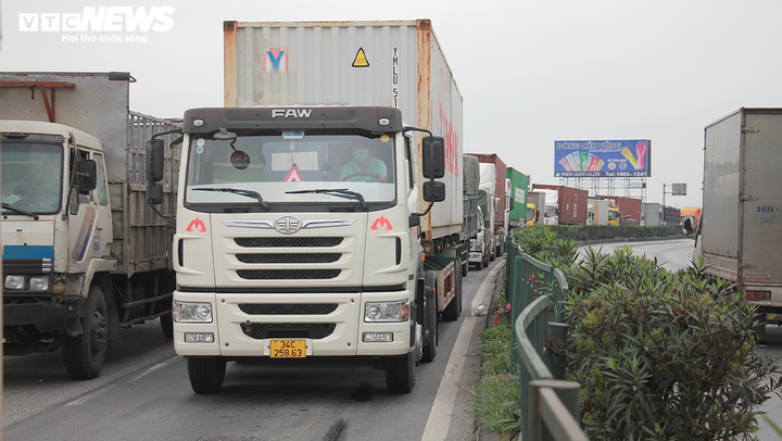 Ảnh: Xe chở hàng từ Hải Dương nườm nượp vào Hải Phòng - 5