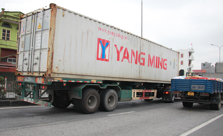 Ảnh: Xe chở hàng từ Hải Dương nườm nượp vào Hải Phòng - 8
