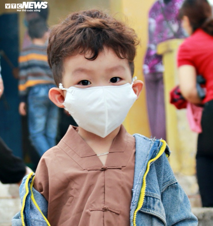 Ảnh: Người dân kéo nhau đi lễ rằm tháng Giêng ở ngôi miếu 'bí ẩn' giữa biển - 7