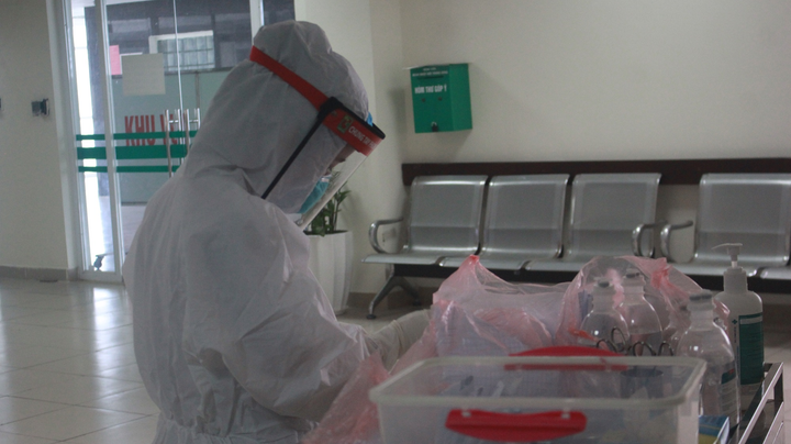 'Con nhớ bố' và giọt nước mắt chảy ngược của chiến sĩ tuyến đầu chống dịch - 2