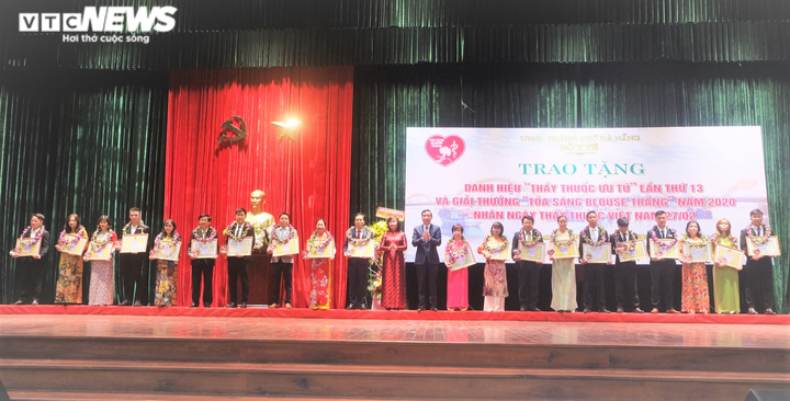 Vinh danh đội ngũ y, bác sĩ Đà Nẵng - 1