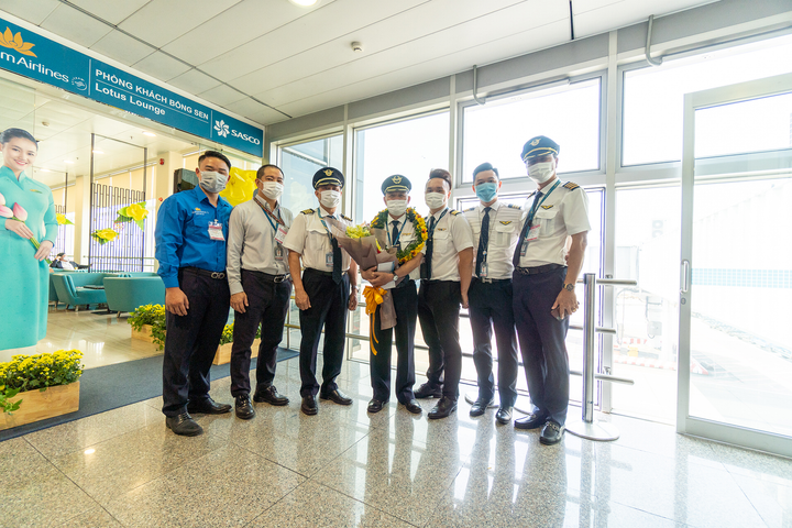 Người phi công dành trọn cuộc đời cống hiến cho những chuyến bay - 6