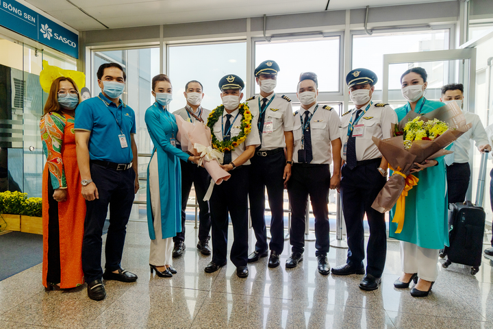 Người phi công dành trọn cuộc đời cống hiến cho những chuyến bay - 5