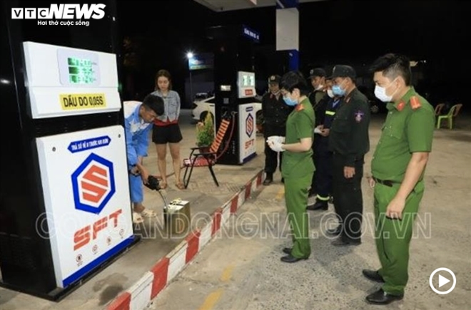 Tạm giữ 2 tàu 1.500 tấn trong đường dây làm giả cả triệu lít xăng ở Đồng Nai - 1