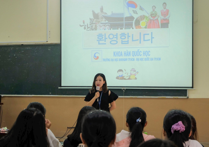 Vì sao 11 giảng viên ĐH Khoa học Xã hội và Nhân văn TP.HCM cùng xin nghỉ việc? - 1