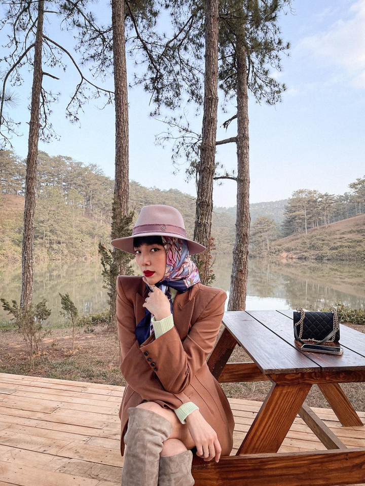 Tóc Tiên khoe body đồng hồ cát nóng bỏng mắt - 10