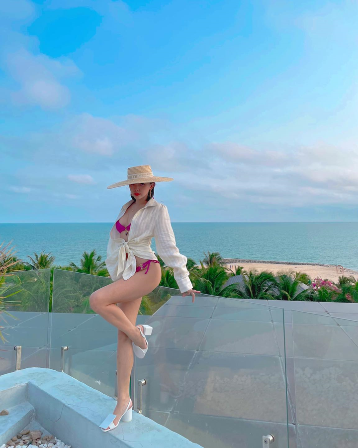 Tóc Tiên khoe body đồng hồ cát nóng bỏng mắt - 3