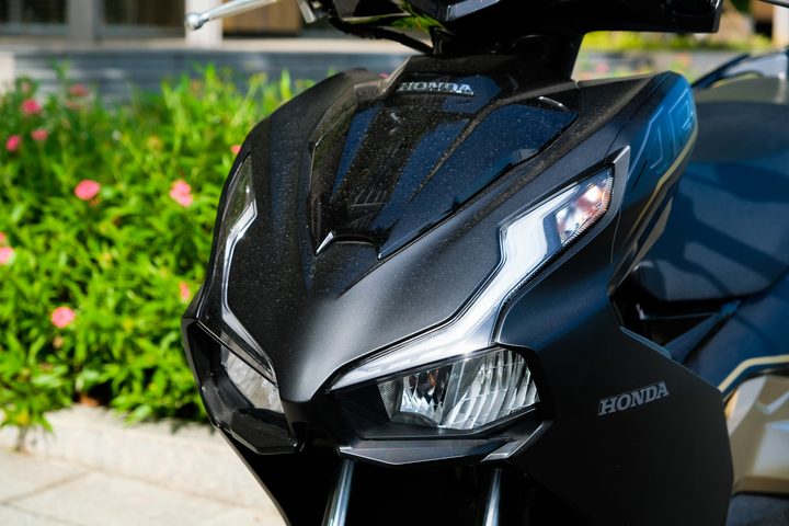 xe tay ga 125 cc ảnh 10 Giá lăn bánh các mẫu xe tay ga 125 cc phù hợp cho nam giới - 9