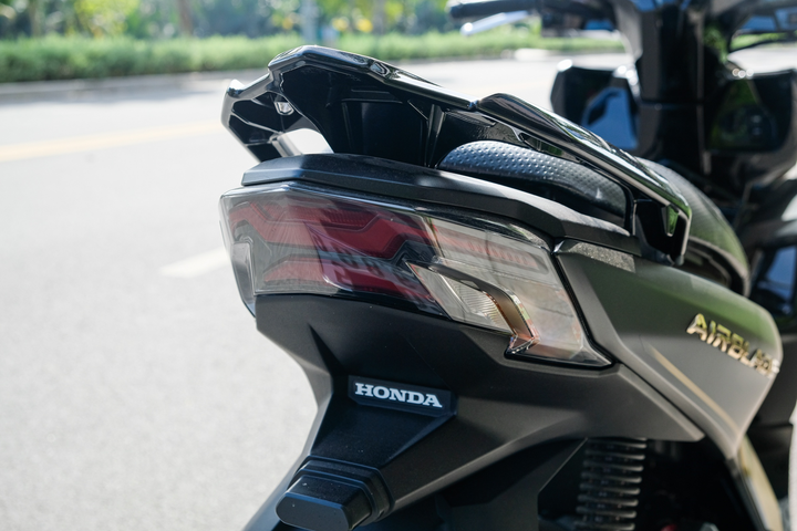 xe tay ga 125 cc ảnh 13 Giá lăn bánh các mẫu xe tay ga 125 cc phù hợp cho nam giới - 12