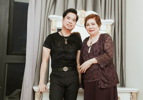 Ngọc Sơn chi 10 nghìn USD mỗi ngày suốt 6 tháng để chữa bệnh cho mẹ - 2