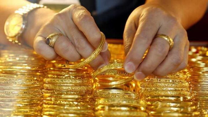 Giá vàng hôm nay 27/2: Rơi xuống mức thấp nhất hơn 6 tháng - 1