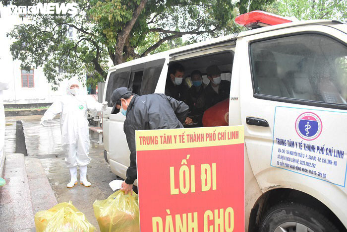 Ảnh: Di dời bệnh nhân COVID-19, chuẩn bị giải thể BV Dã chiến số 1 Hải Dương - 1