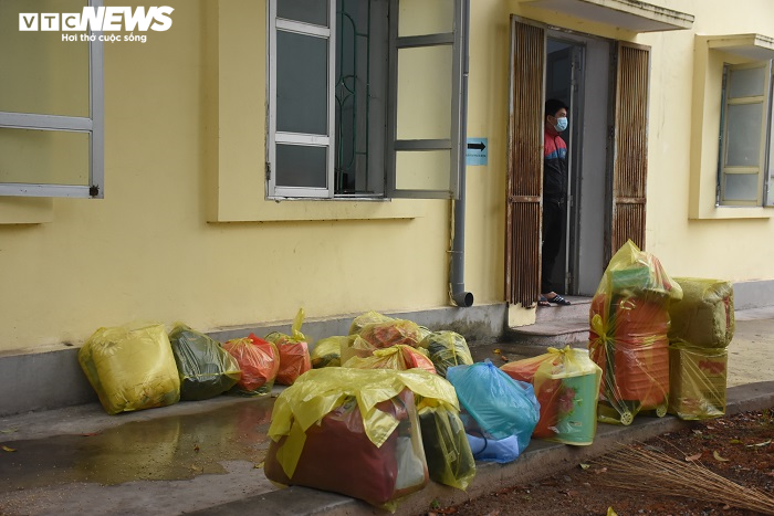 Ảnh: Di dời bệnh nhân COVID-19, chuẩn bị giải thể BV Dã chiến số 1 Hải Dương - 4