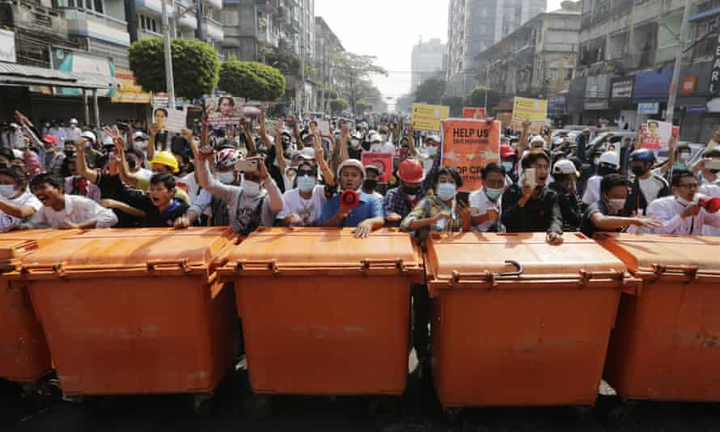 Cảnh sát Myanmar nổ súng giải tán người biểu tình, 4 người chết - 1