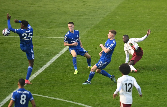 David Luiz ghi bàn, Arsenal đánh bại Leicester - 3
