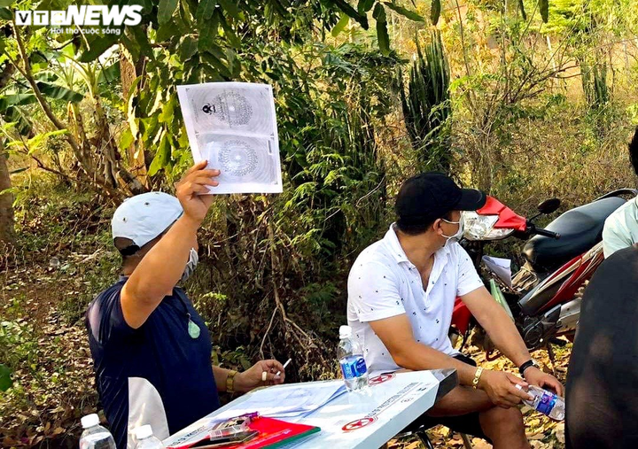 Bình Phước: Cò đất ôm sổ đỏ ra đường 'vẫy khách' sau đề xuất xây sân bay - 5