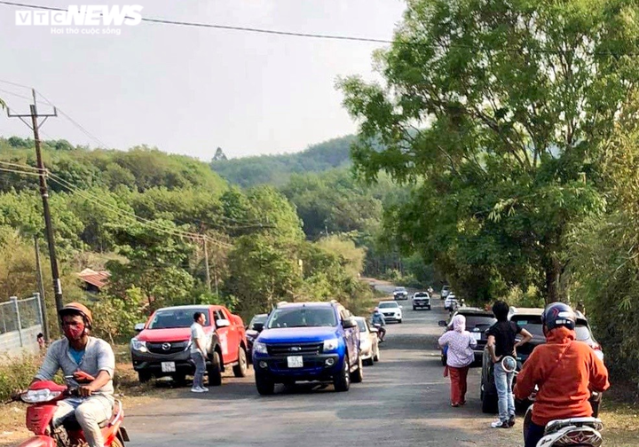 Bình Phước: Cò đất ôm sổ đỏ ra đường 'vẫy khách' sau đề xuất xây sân bay - 1