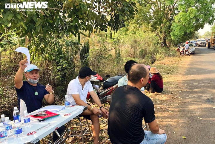 Bình Phước: Cò đất ôm sổ đỏ ra đường 'vẫy khách' sau đề xuất xây sân bay - 4